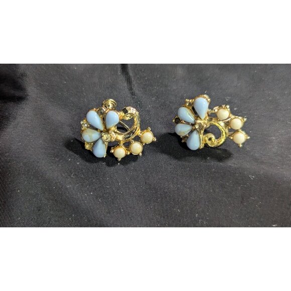 Vintage Floral Screw-Back Earrings With Blue & White Beads Estate - Picture 5 of 6